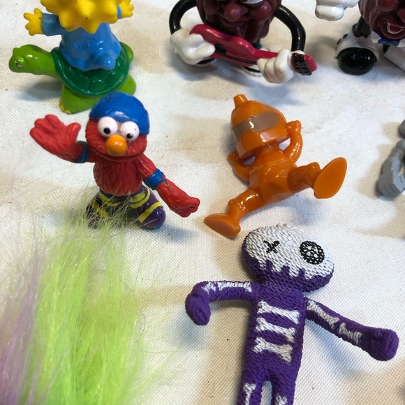 Junk drawer lot of vintage figures, pencil toppers , Strawberry short cake doll - Picture 6 of 12